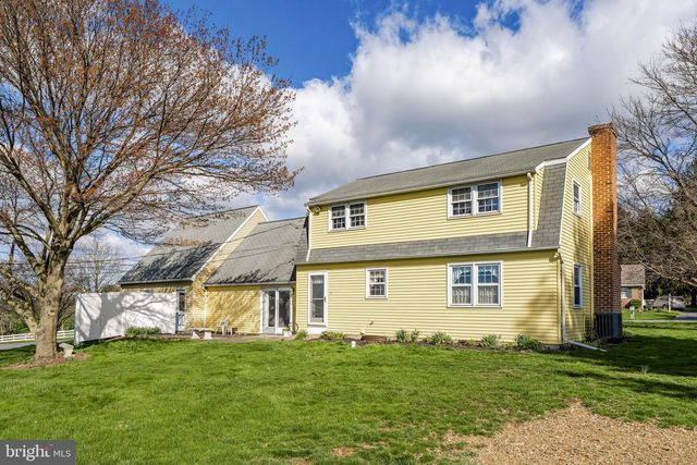 2 ARLIN CIR, Lititz, PA 17543