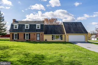 2 ARLIN CIR, Lititz, PA 17543