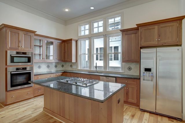 1415 Oakdale Street, Houston, TX 77004