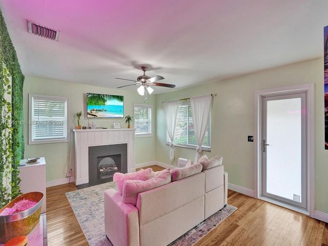 615 SW 4th Ave 1-2, Fort Lauderdale, FL 33315