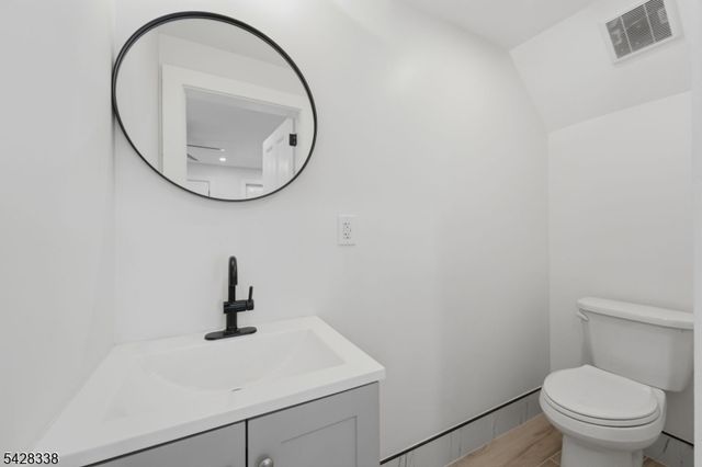 240 Crawford Pl, Elizabeth City, NJ 07208