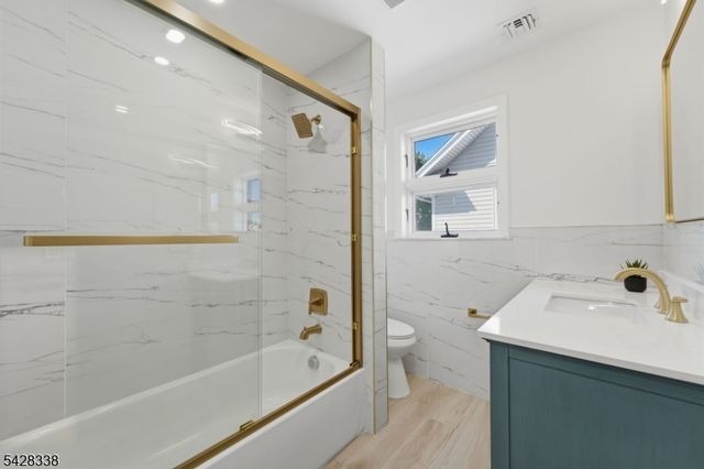 240 Crawford Pl, Elizabeth City, NJ 07208