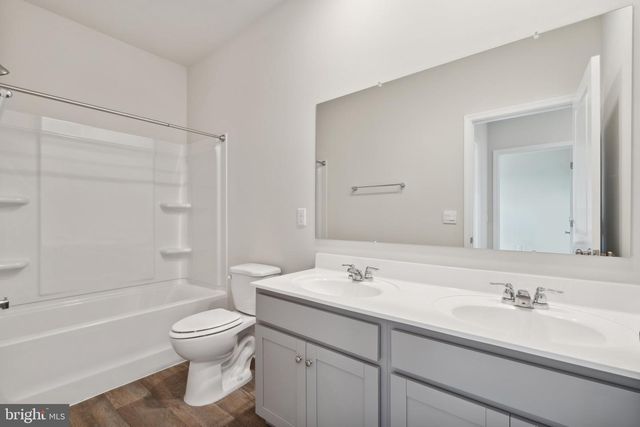 105 FAIRFIELD DR, Staunton, VA 24401