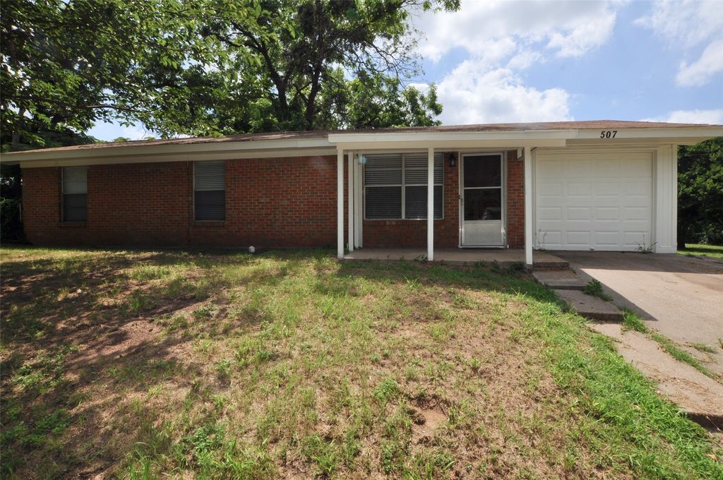 507 N Merrimac Street, Weatherford, TX 76086