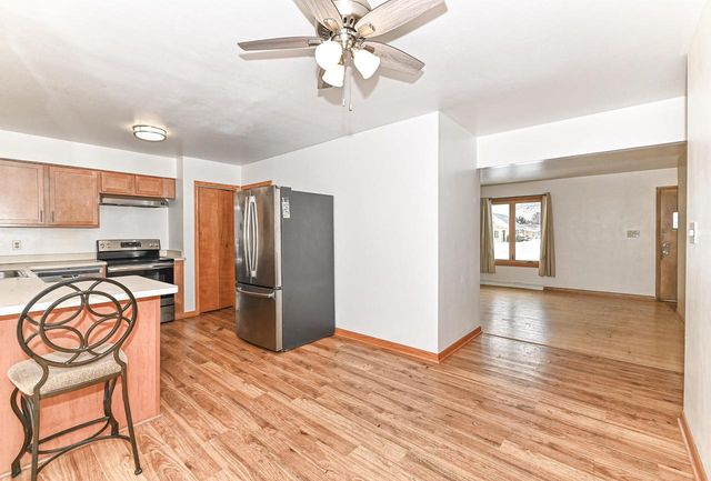 7038 W Lakefield DRIVE, Milwaukee, WI 53219