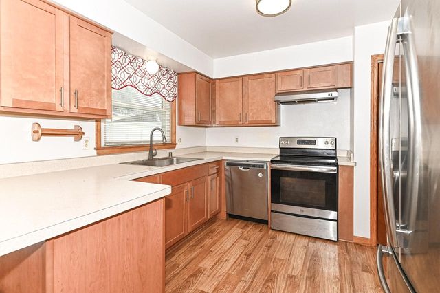 7038 W Lakefield DRIVE, Milwaukee, WI 53219