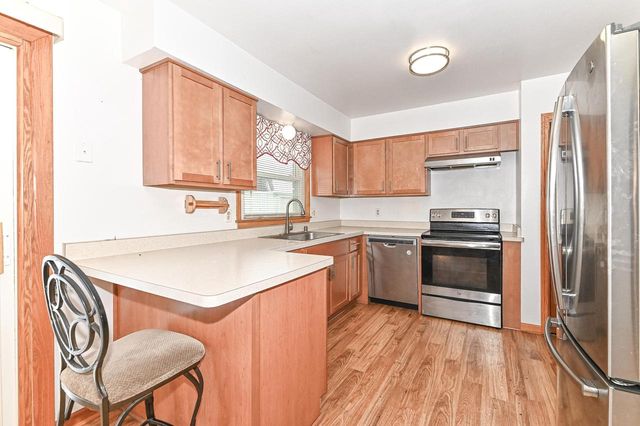 7038 W Lakefield DRIVE, Milwaukee, WI 53219