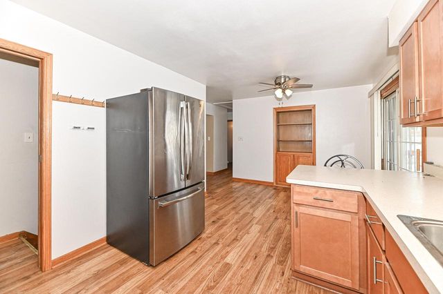 7038 W Lakefield DRIVE, Milwaukee, WI 53219