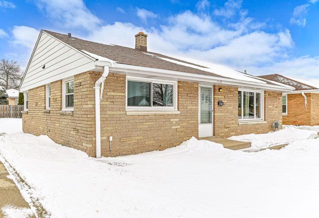 7038 W Lakefield DRIVE, Milwaukee, WI 53219