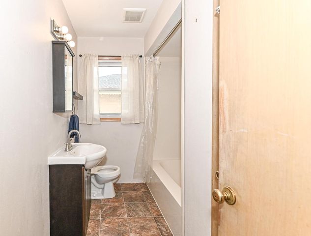 7038 W Lakefield DRIVE, Milwaukee, WI 53219