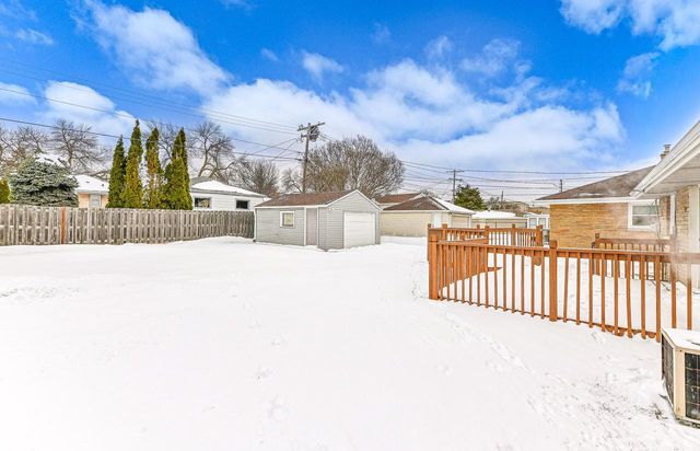 7038 W Lakefield DRIVE, Milwaukee, WI 53219