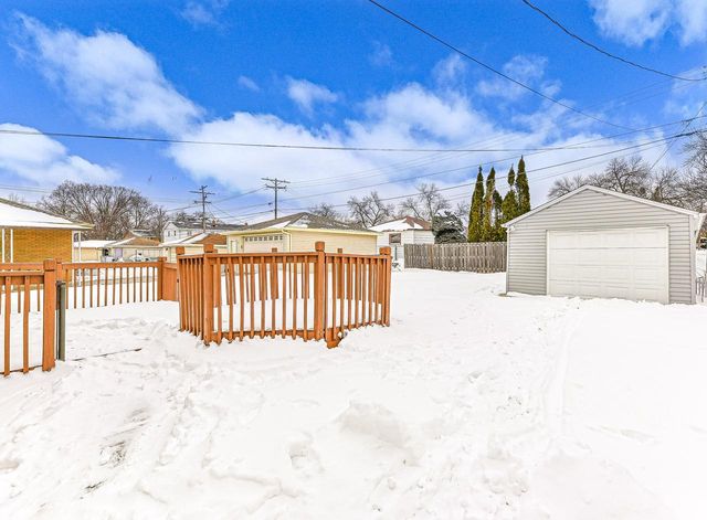 7038 W Lakefield DRIVE, Milwaukee, WI 53219