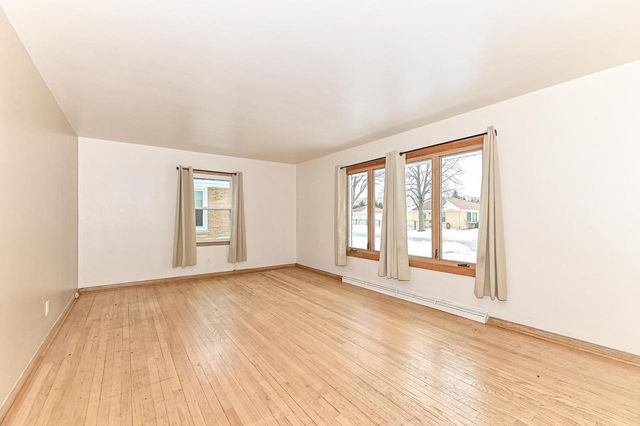 7038 W Lakefield DRIVE, Milwaukee, WI 53219