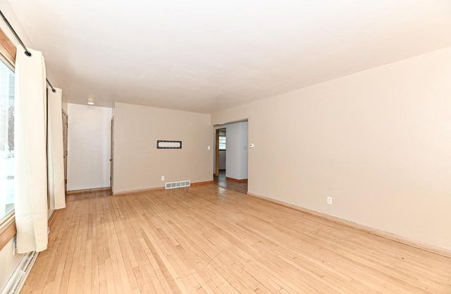 7038 W Lakefield DRIVE, Milwaukee, WI 53219