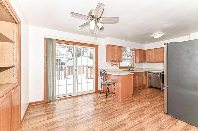 7038 W Lakefield DRIVE, Milwaukee, WI 53219