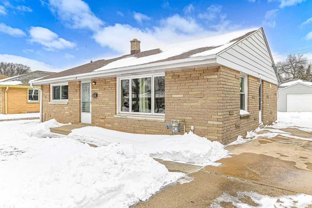 7038 W Lakefield DRIVE, Milwaukee, WI 53219