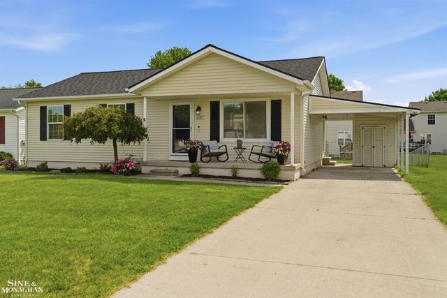 1045 April Lane, Marysville, MI 48040