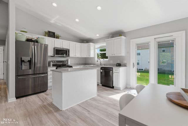 1045 April Lane, Marysville, MI 48040