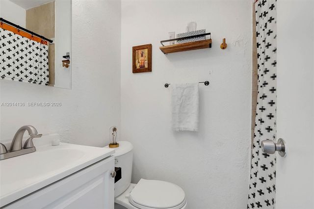 595 NW 101st St, Miami, FL 33150