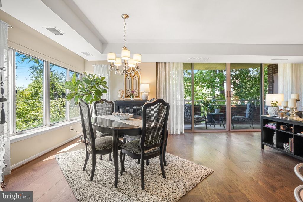 Image 1 of property listing at 5802 NICHOLSON LN #2-202, Rockville, MD 20852