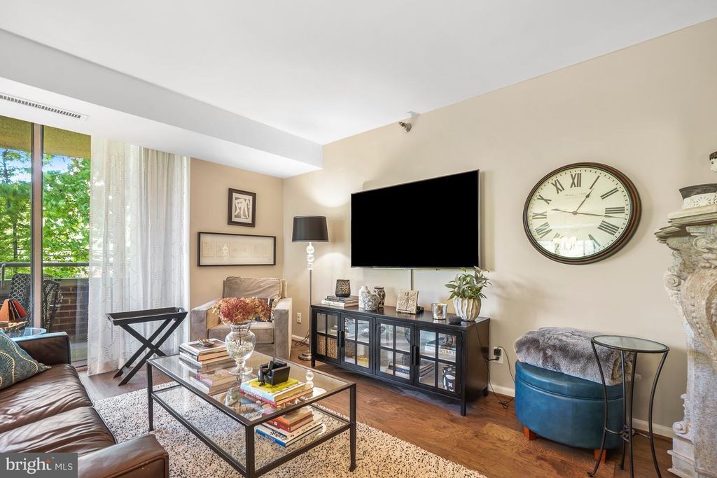 Image 12 of property listing at 5802 NICHOLSON LN #2-202, Rockville, MD 20852