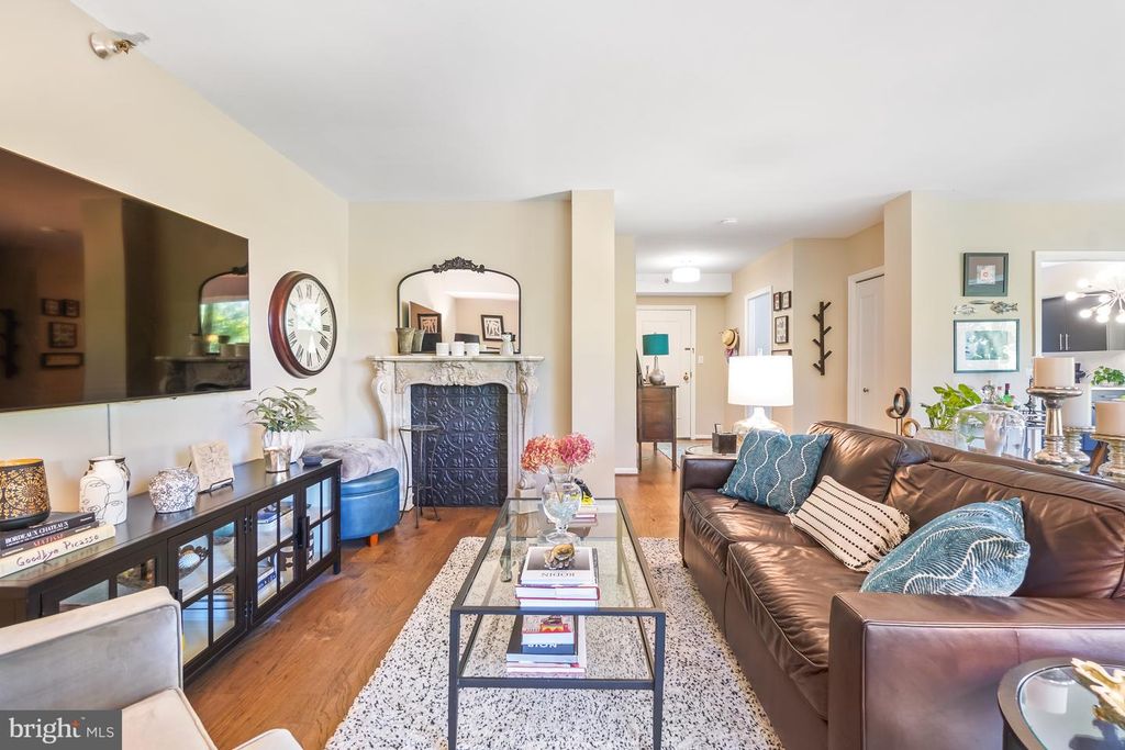 Image 13 of property listing at 5802 NICHOLSON LN #2-202, Rockville, MD 20852