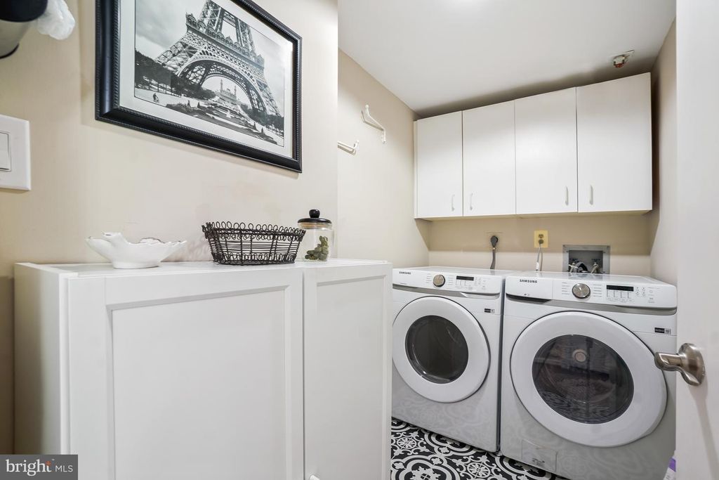 Image 14 of property listing at 5802 NICHOLSON LN #2-202, Rockville, MD 20852