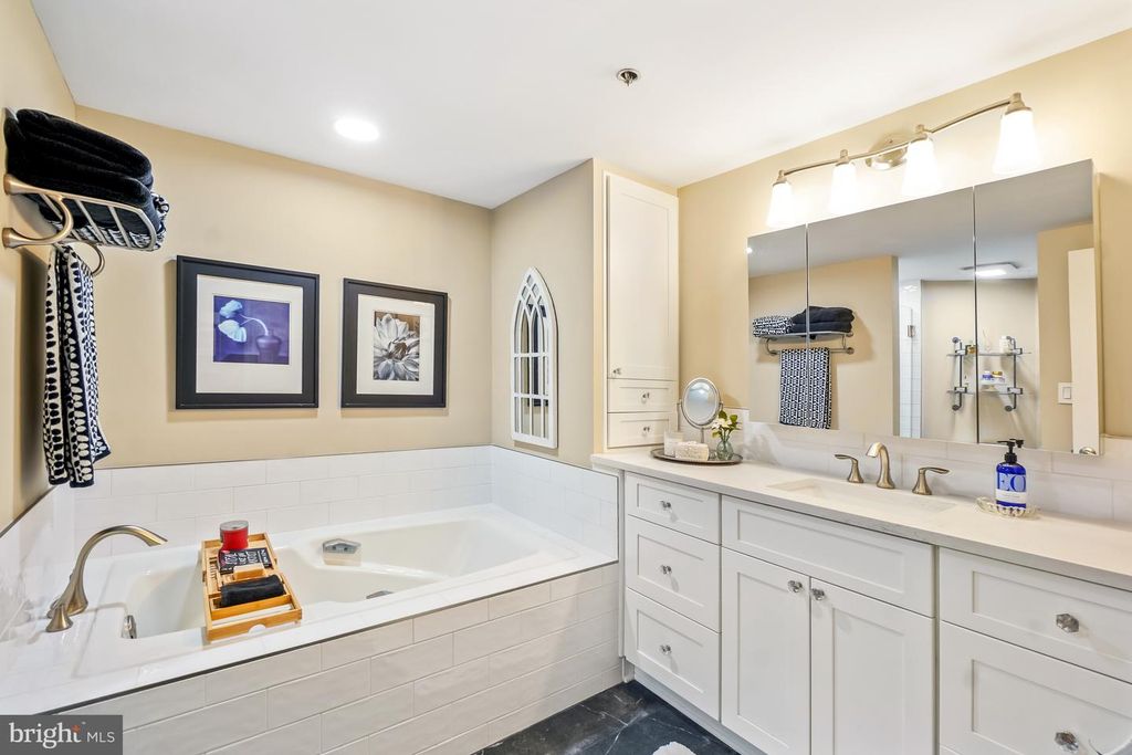 Image 19 of property listing at 5802 NICHOLSON LN #2-202, Rockville, MD 20852