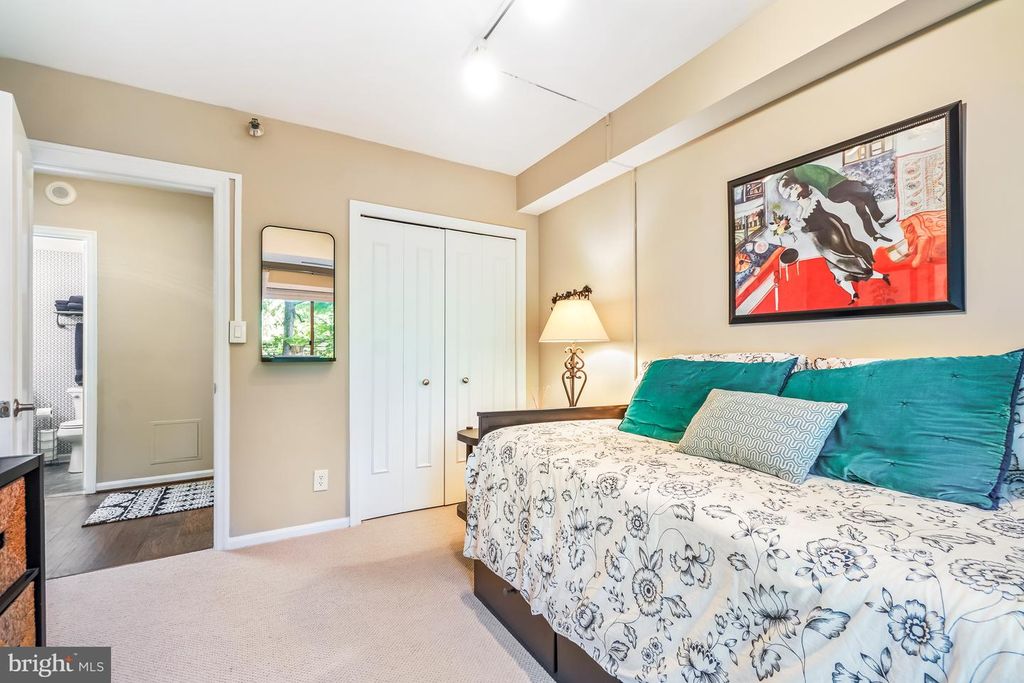 Image 22 of property listing at 5802 NICHOLSON LN #2-202, Rockville, MD 20852