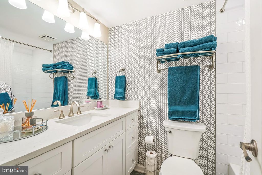 Image 23 of property listing at 5802 NICHOLSON LN #2-202, Rockville, MD 20852
