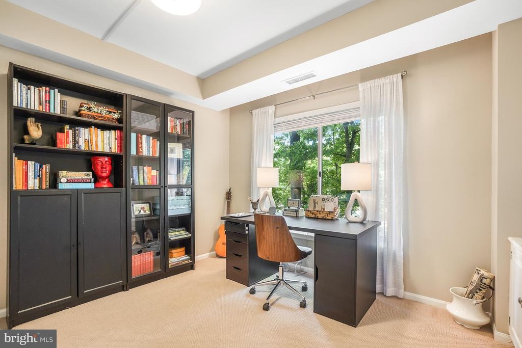Image 25 of property listing at 5802 NICHOLSON LN #2-202, Rockville, MD 20852