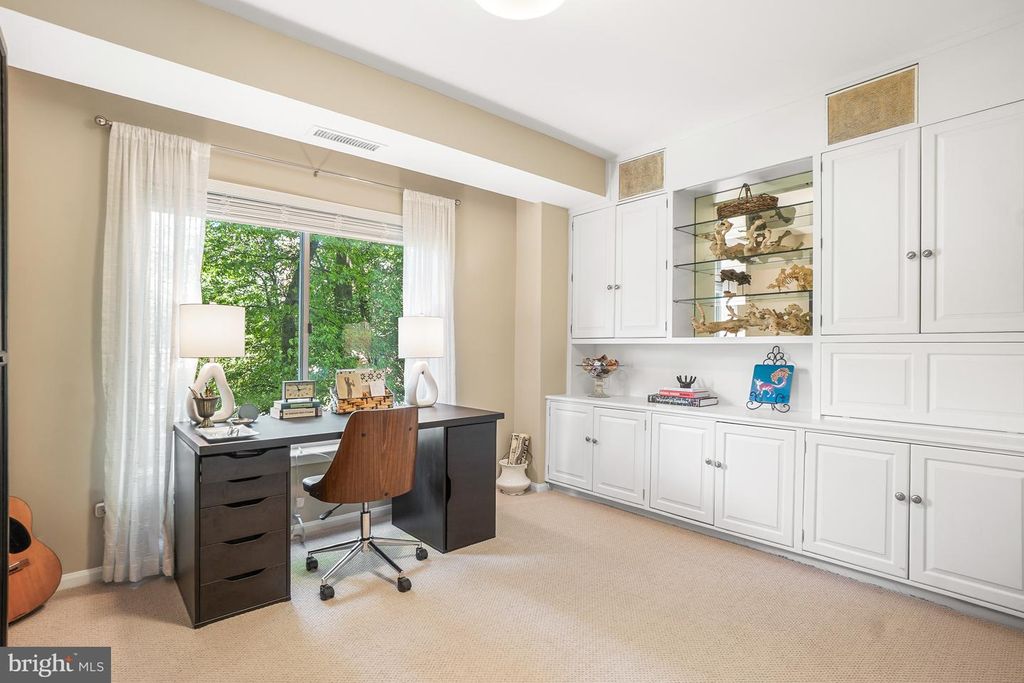 Image 26 of property listing at 5802 NICHOLSON LN #2-202, Rockville, MD 20852