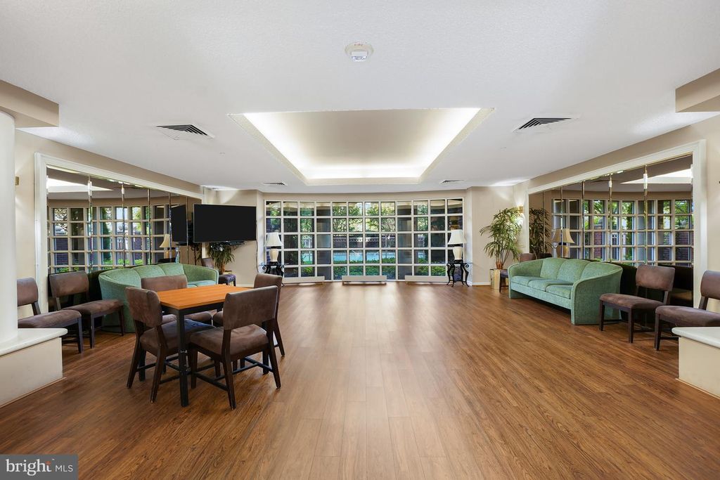 Image 29 of property listing at 5802 NICHOLSON LN #2-202, Rockville, MD 20852