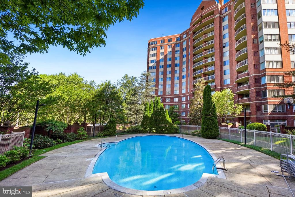 Image 30 of property listing at 5802 NICHOLSON LN #2-202, Rockville, MD 20852