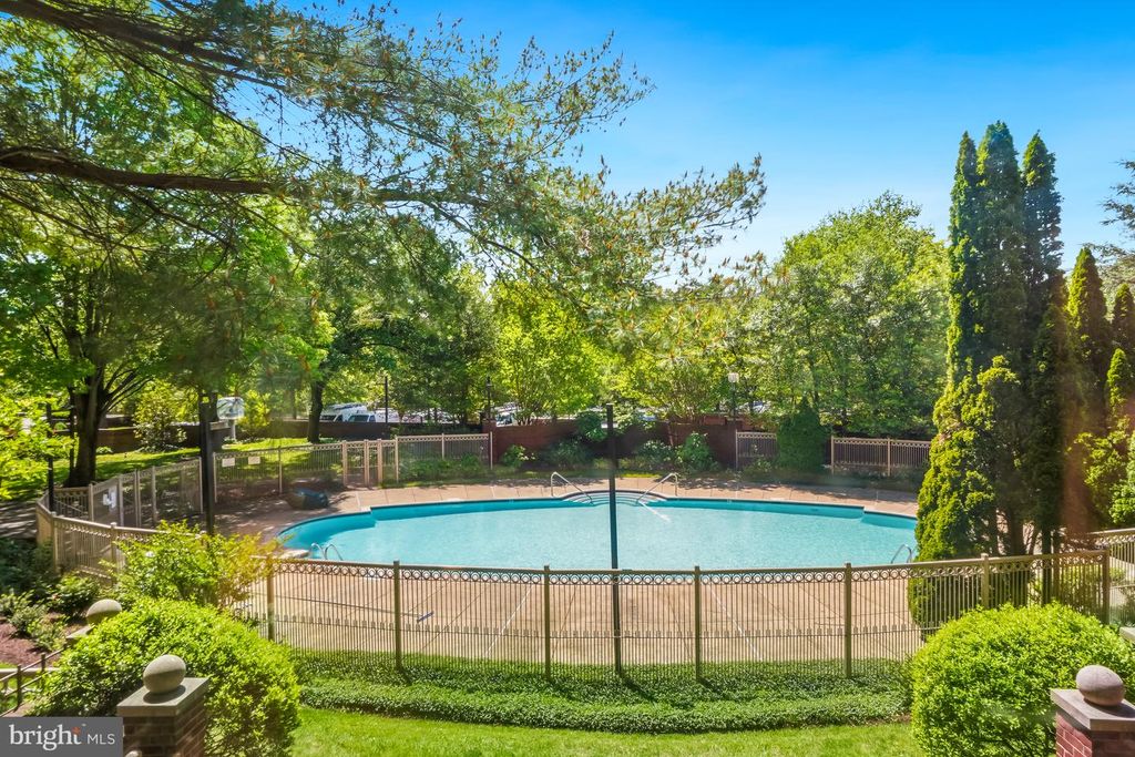 Image 31 of property listing at 5802 NICHOLSON LN #2-202, Rockville, MD 20852