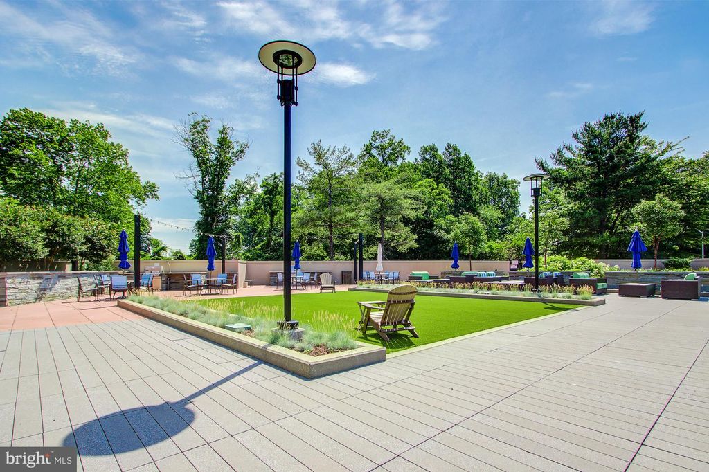 Image 33 of property listing at 5802 NICHOLSON LN #2-202, Rockville, MD 20852
