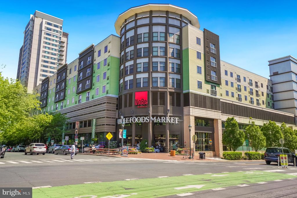 Image 36 of property listing at 5802 NICHOLSON LN #2-202, Rockville, MD 20852