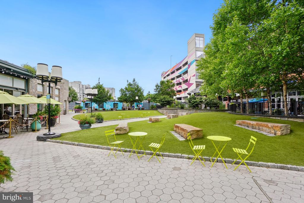 Image 38 of property listing at 5802 NICHOLSON LN #2-202, Rockville, MD 20852