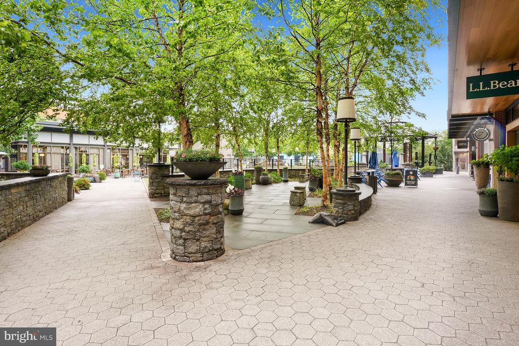Image 44 of property listing at 5802 NICHOLSON LN #2-202, Rockville, MD 20852