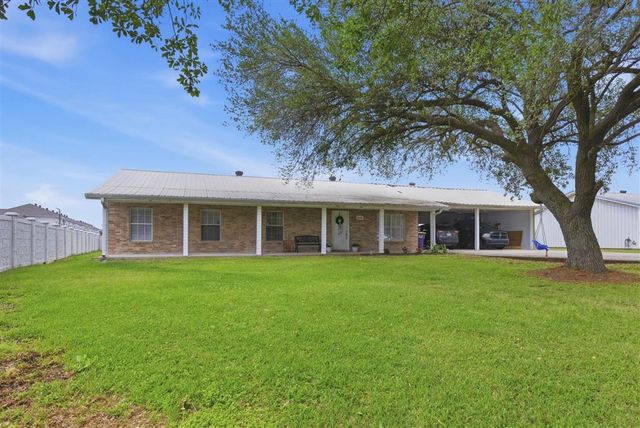 1202 W Highway 90, Iowa, LA 70647