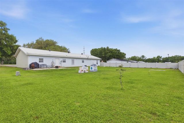 1202 W Highway 90, Iowa, LA 70647