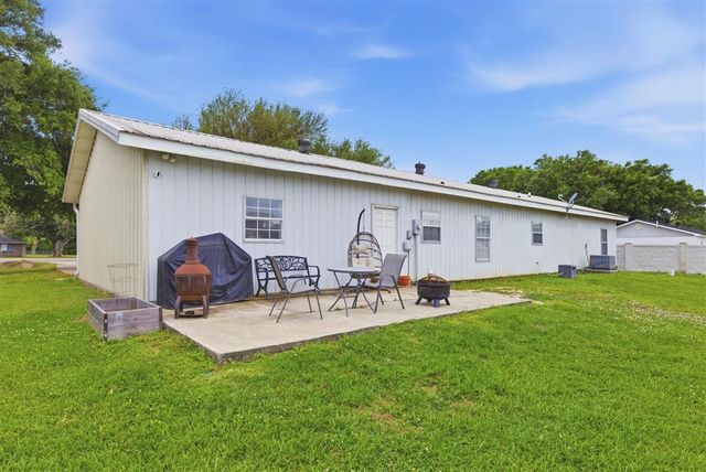 1202 W Highway 90, Iowa, LA 70647