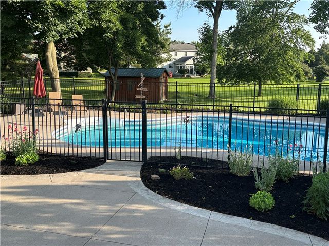 68 Labrador Drive, Greece, NY 14616