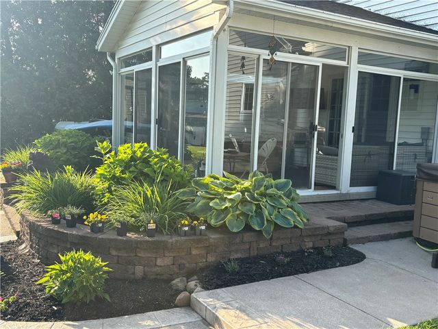 68 Labrador Drive, Greece, NY 14616