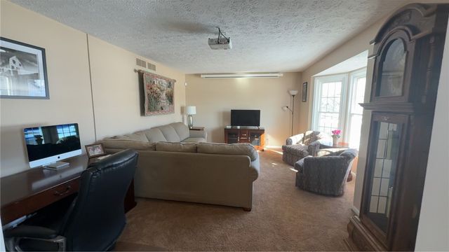 68 Labrador Drive, Greece, NY 14616