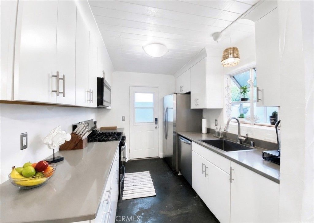 332 Lugonia Street, Newport Beach, CA 92663 — photo 5