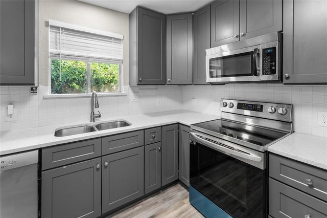 309 Cole Street, Webster, TX 77598