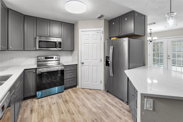 309 Cole Street, Webster, TX 77598