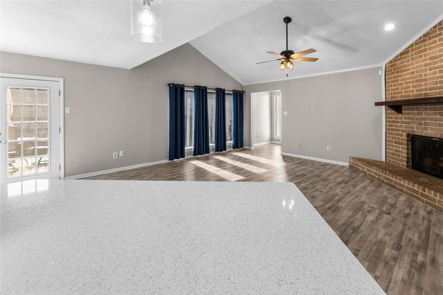 309 Cole Street, Webster, TX 77598