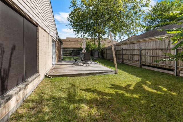 309 Cole Street, Webster, TX 77598